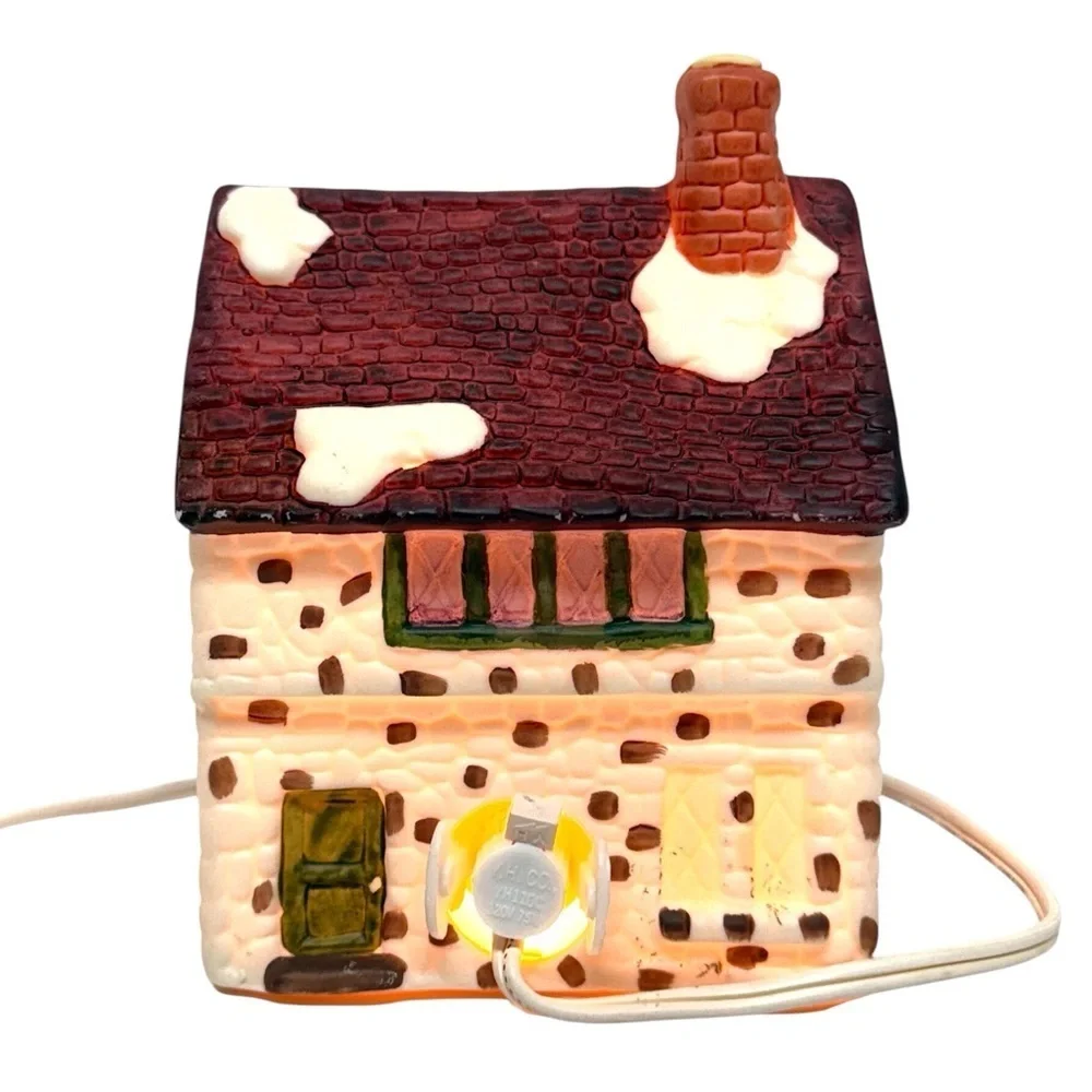 Department 56 Crowntree Inn Holiday Decor Brown/Cream/Green Lighted EUC